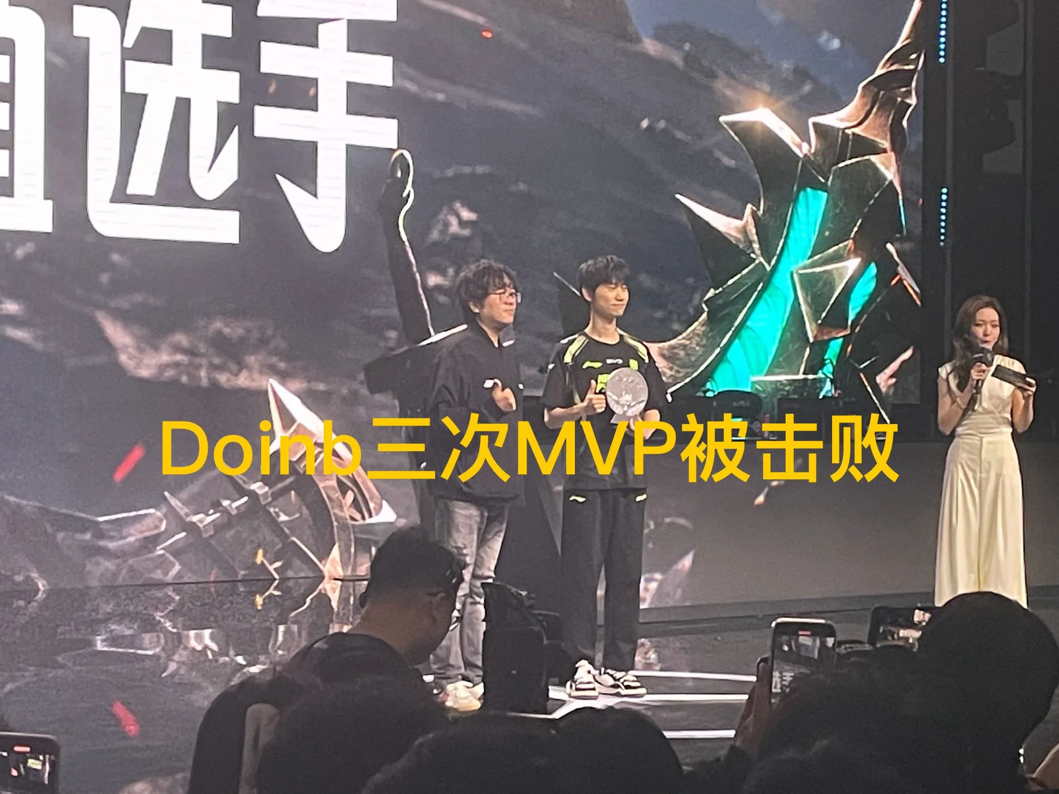 ayx爱游戏网址 -Rookie连续十五场比赛得分超过反败为胜，湖人不断突破！(湖人ok组合比赛视频)