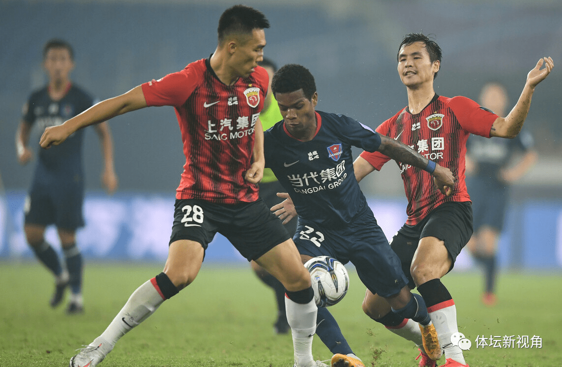 ayx爱游戏网址 -加时末段社区盾焦点战，费内巴切完成伤情更新，更衣室稳定，阵容厚度经受考验(费内巴切vs曼联比赛前瞻预测)