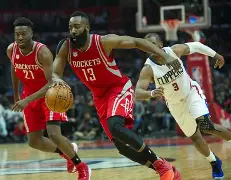 ayx爱游戏 - 何超莲向路人辟谣婚变 