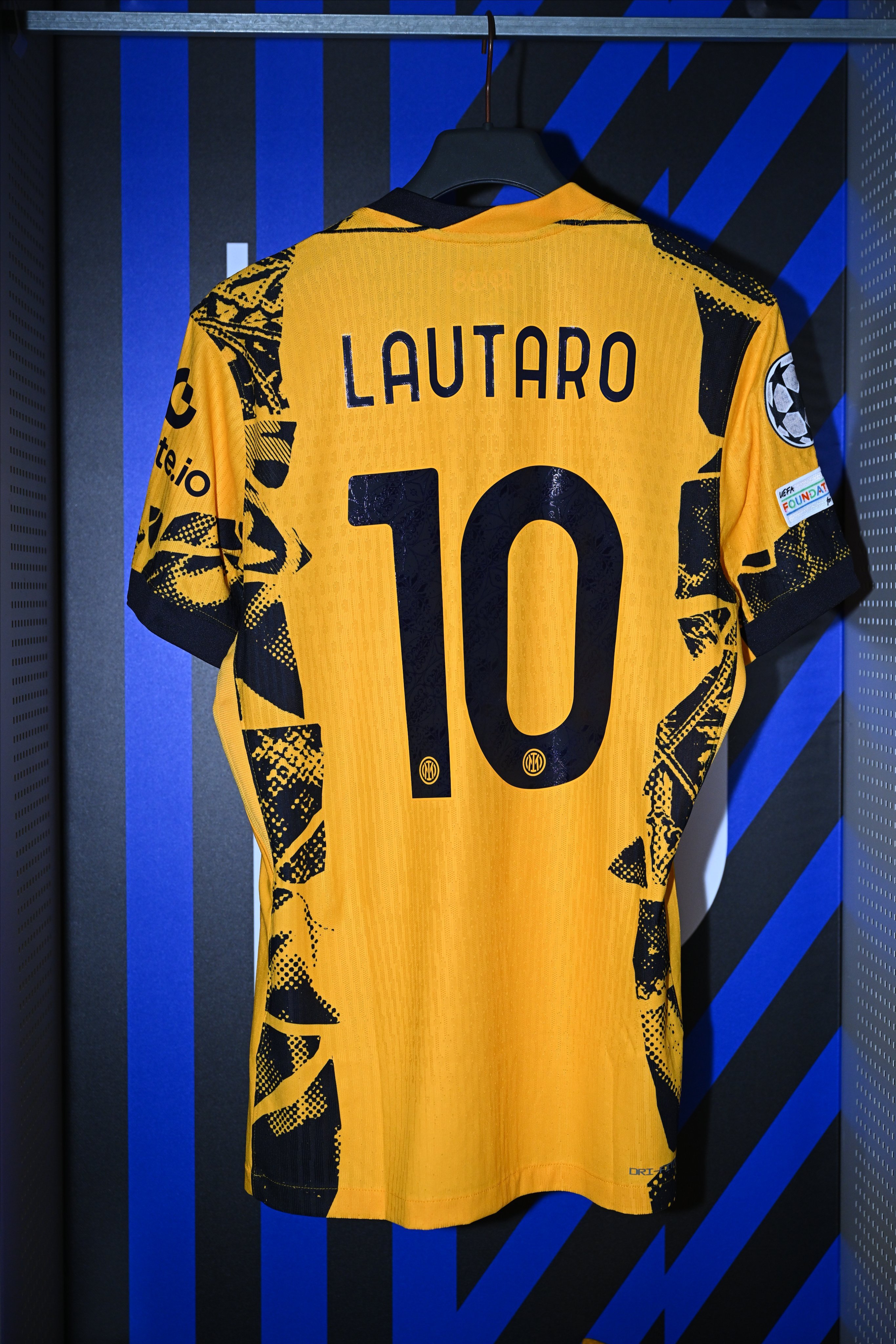 包含AC米兰国际比赛日豪取连胜；志在CBA季后赛名次提升；更衣室稳定；轮换策略成焦点的词条