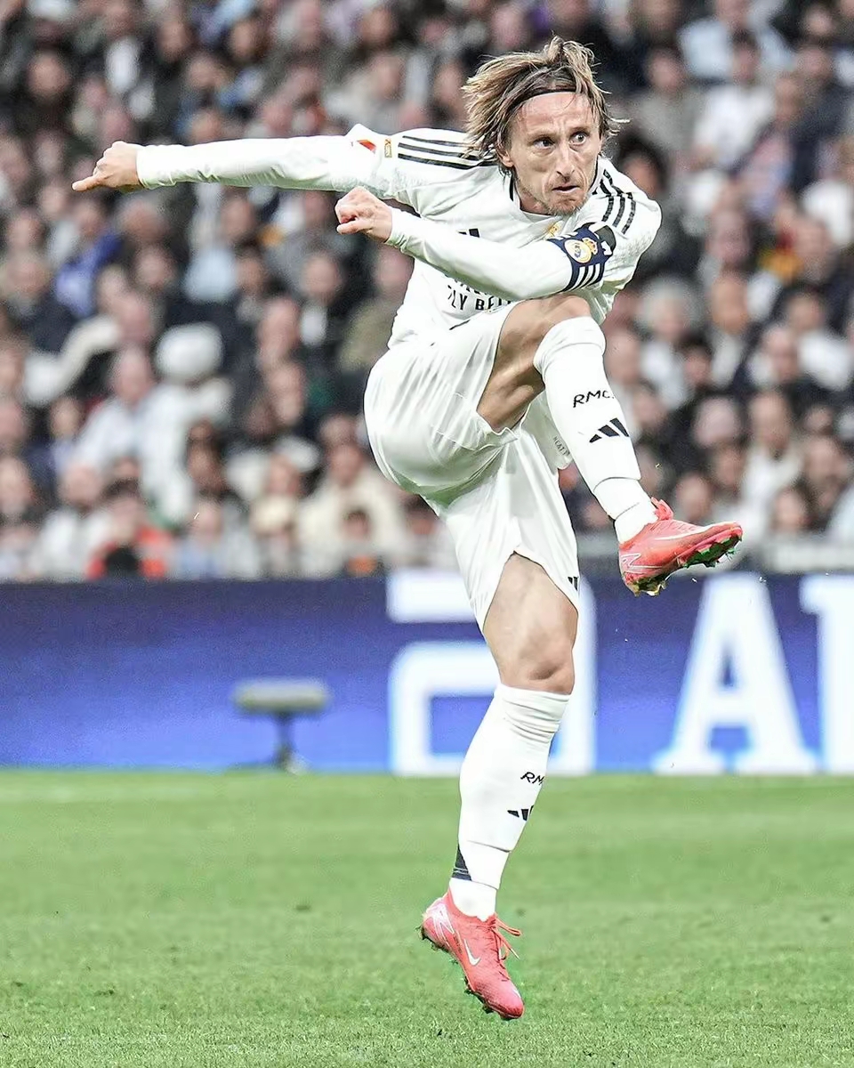 集结日斯图加特备战西甲，远射贴柱细节曝光，态度坚定，临场指挥获称赞的简单介绍